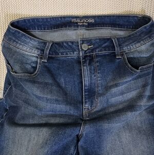 maurices Women's Light Wash Slim Straight Jeans